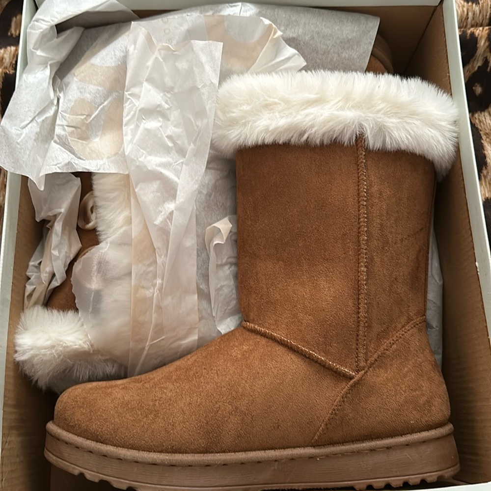 BrandNEW SO BOOTS SIZE 8